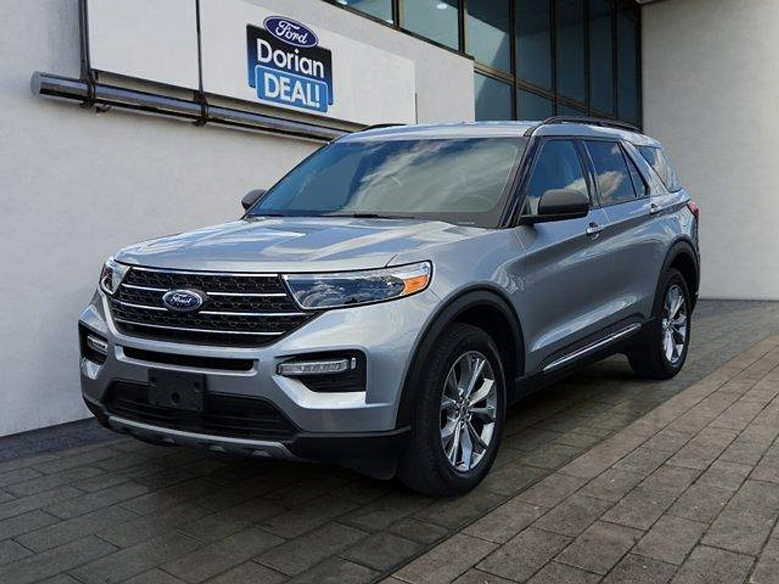 Certified 2023 Ford Explorer XLT w/ Equipment Group 202A AWD/4WD image 7