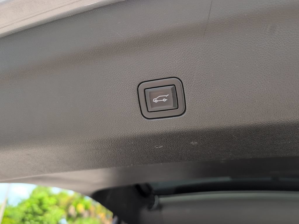 Used 2023 Chevrolet Tahoe LT RWD image 14
