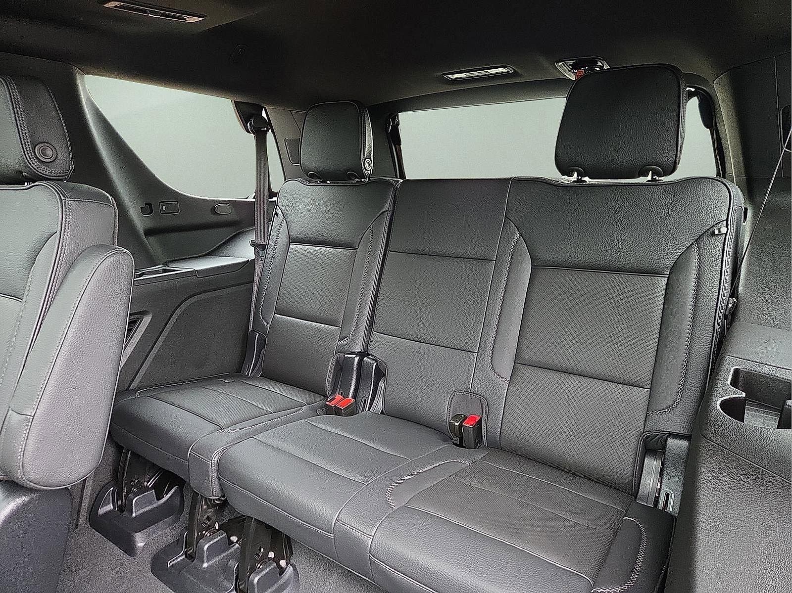Used 2025 GMC Yukon Denali w/ Sun & Power Step Package AWD/4WD image 10