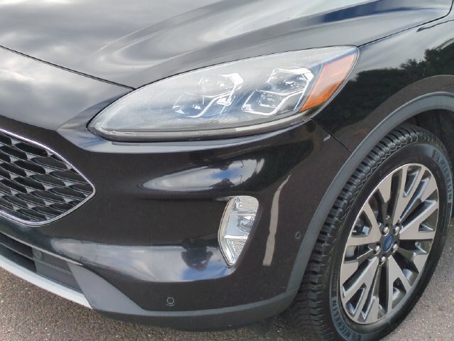 Certified 2020 Ford Escape Titanium AWD/4WD image 9