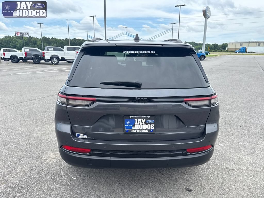 Used 2025 Jeep Grand Cherokee Altitude RWD image 6