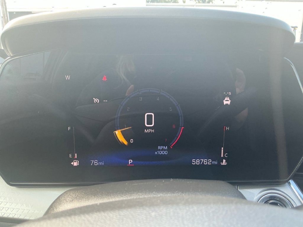 Used 2024 Chevrolet Trax LT w/ Sunroof Package FWD image 19