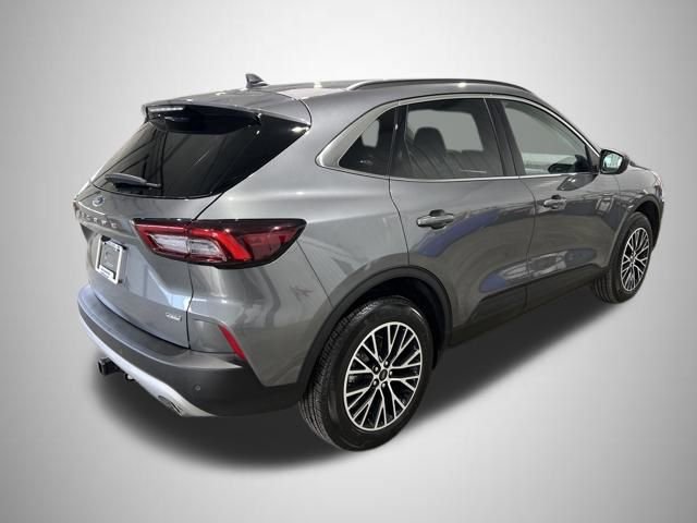 Certified 2025 Ford Escape SE w/ Class II Trailer Tow Package image 5