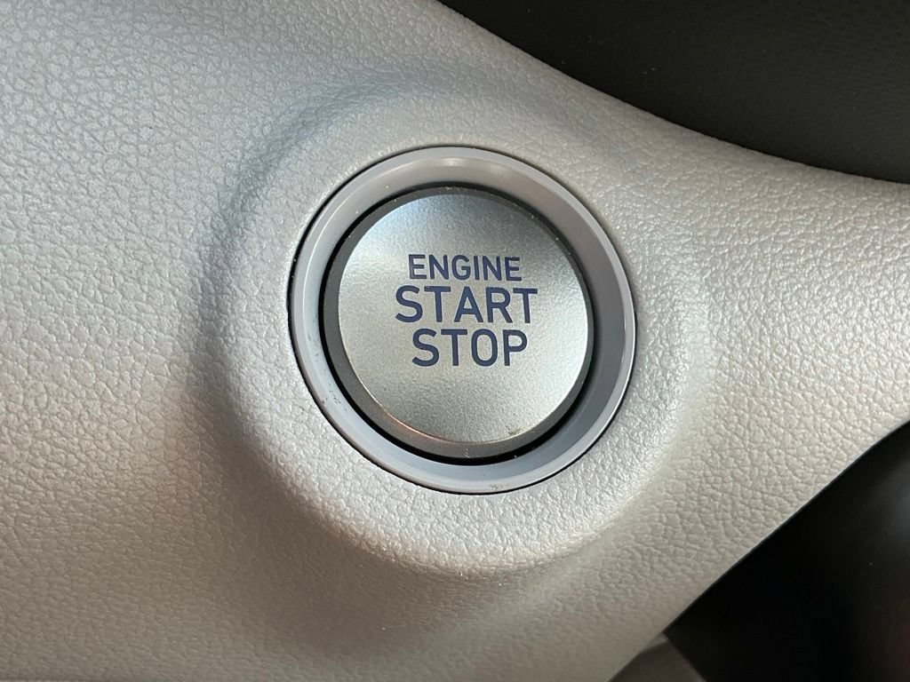 Used 2025 Hyundai Venue SEL FWD image 35