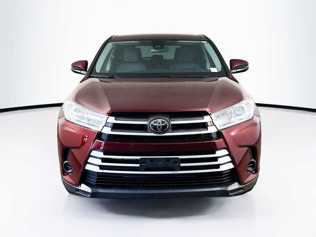 Used 2018 Toyota Highlander LE w/ Carpet Mat Package (TMS) AWD/4WD image 6