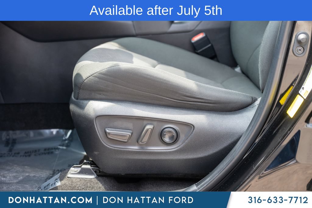Used 2024 Toyota RAV4 XLE FWD image 22