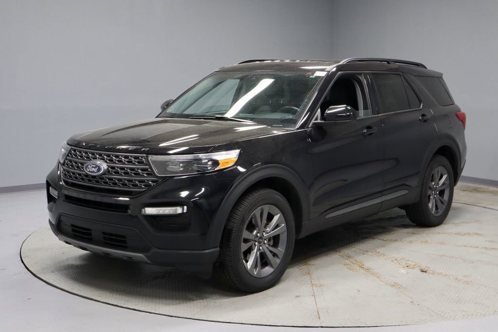 Certified 2023 Ford Explorer XLT w/ Equipment Group 202A AWD/4WD image 8