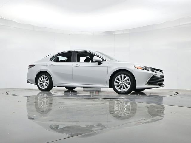 Used 2024 Toyota Camry LE w/ Convenience Package image 31
