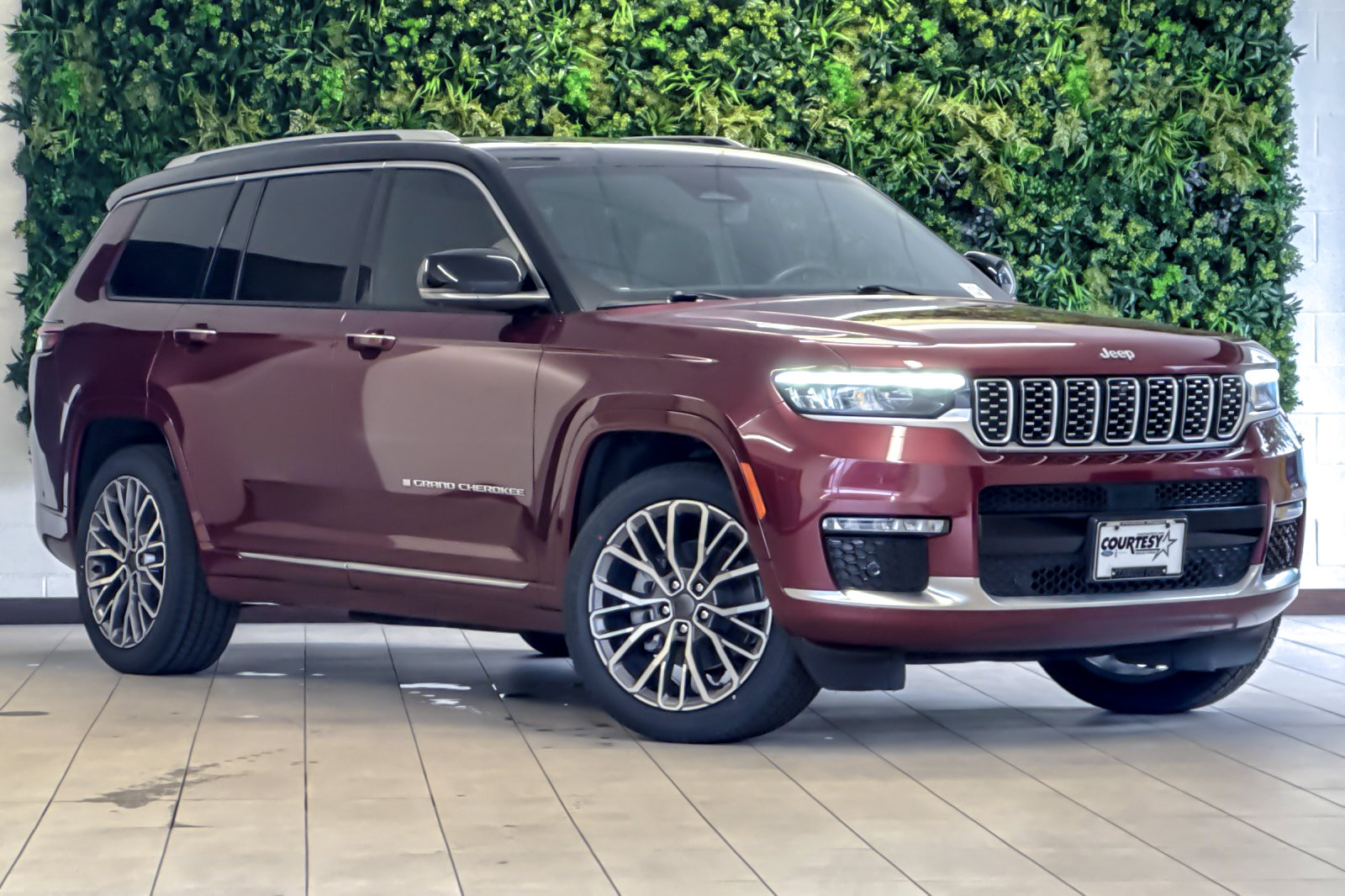 Used 2021 Jeep Grand Cherokee L Summit AWD/4WD image 2
