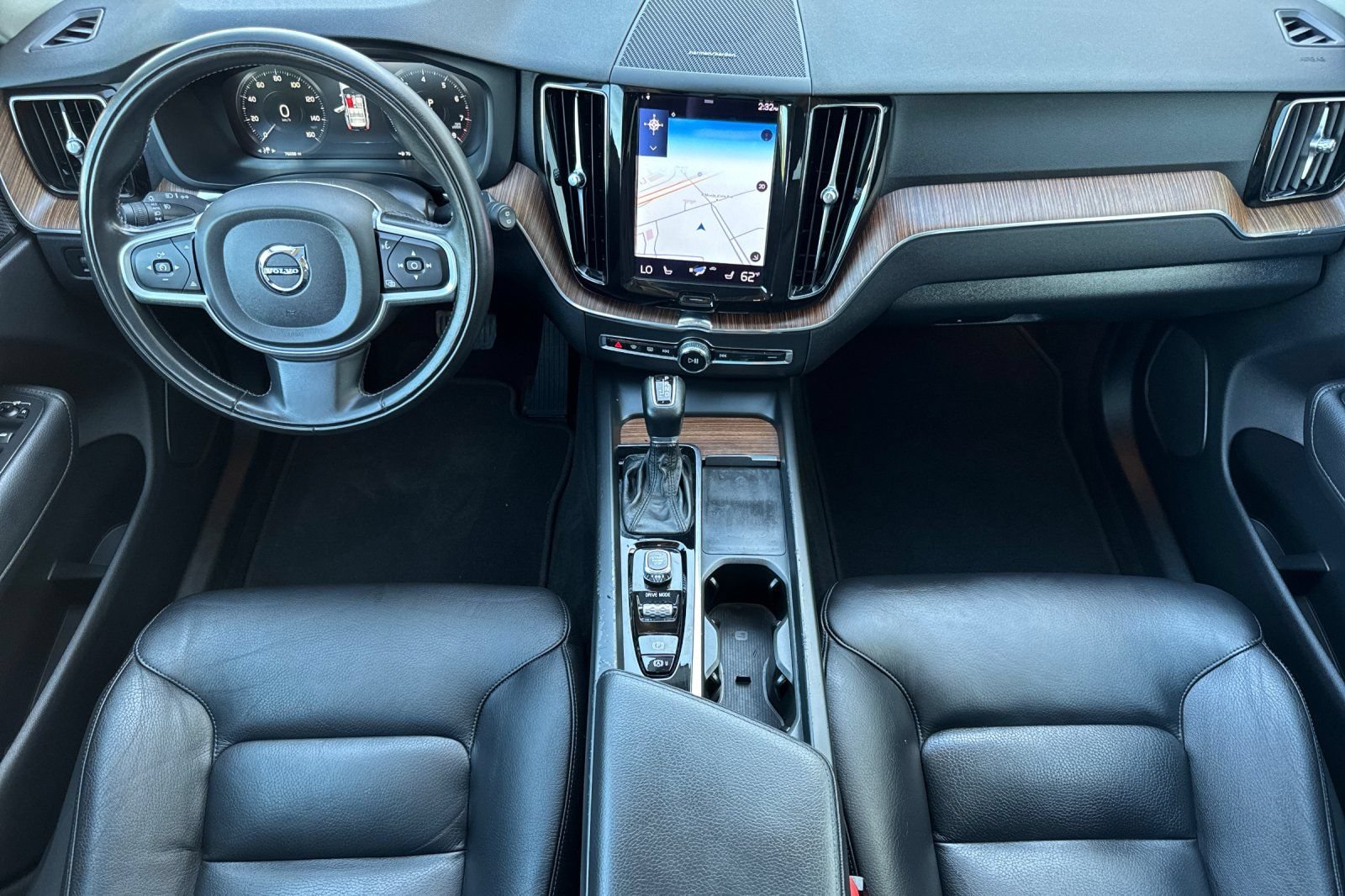 Used 2021 Volvo XC60 T6 Momentum AWD/4WD image 15