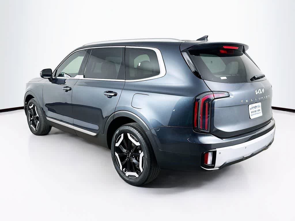 Used 2024 Kia Telluride EX w/ EX Captain's Chair Package FWD image 4