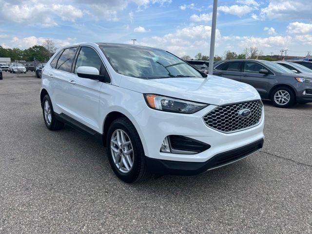 Certified 2023 Ford Edge SEL w/ Convenience Package AWD/4WD image 3