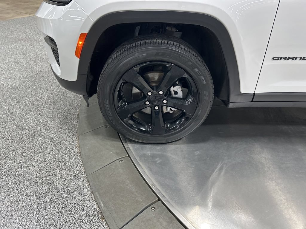 Used 2023 Jeep Grand Cherokee Altitude AWD/4WD image 31