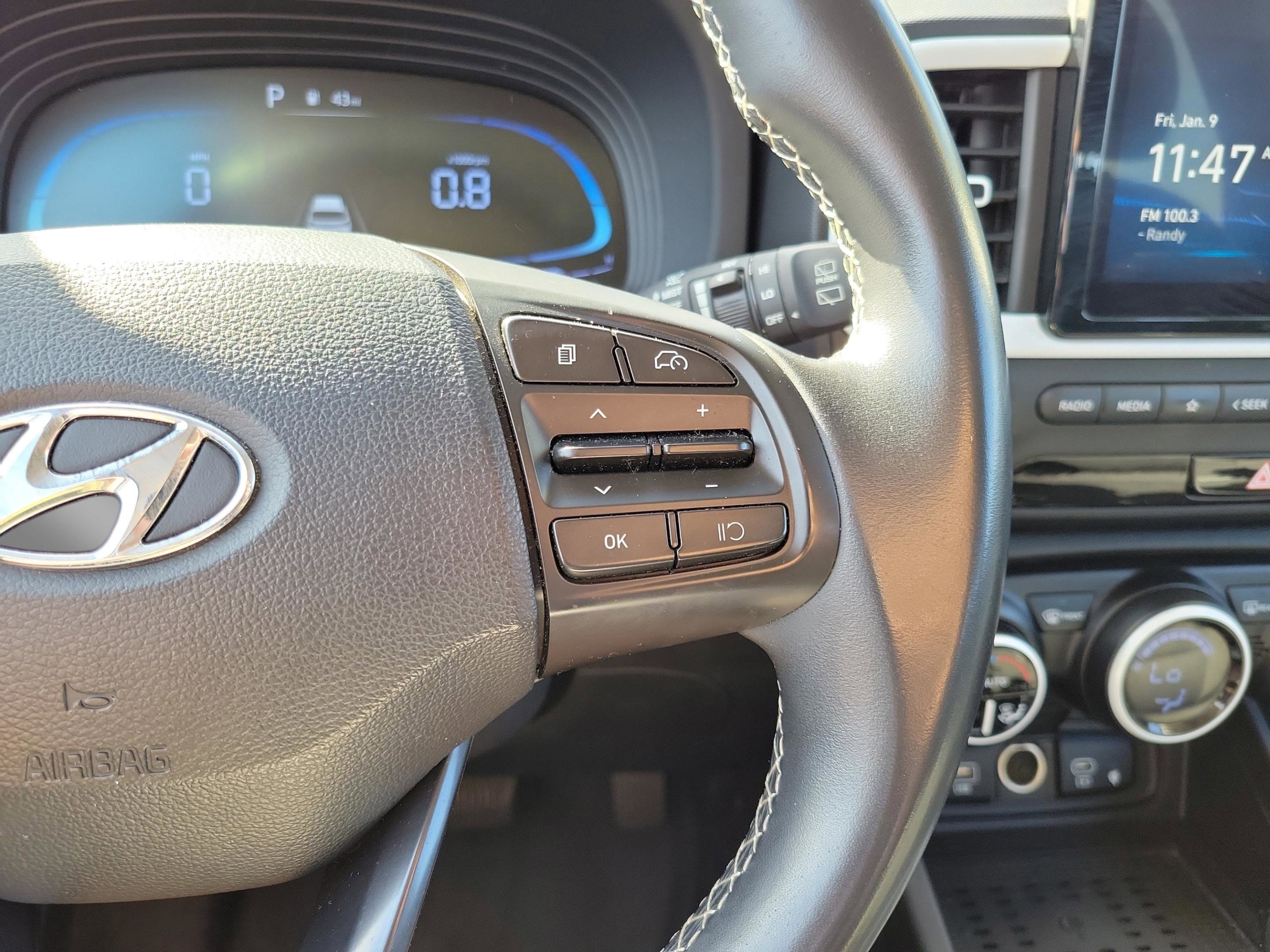 Used 2023 Hyundai Venue Limited image 11