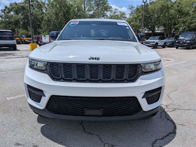 Used 2023 Jeep Grand Cherokee Altitude AWD/4WD image 8