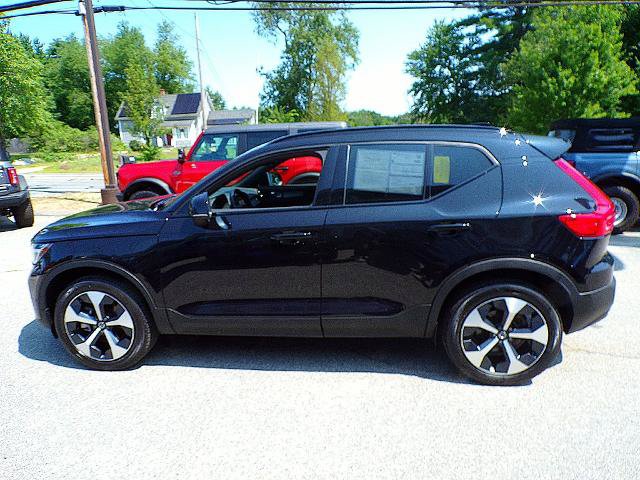 Used 2025 Volvo XC40 B5 Plus AWD/4WD image 6