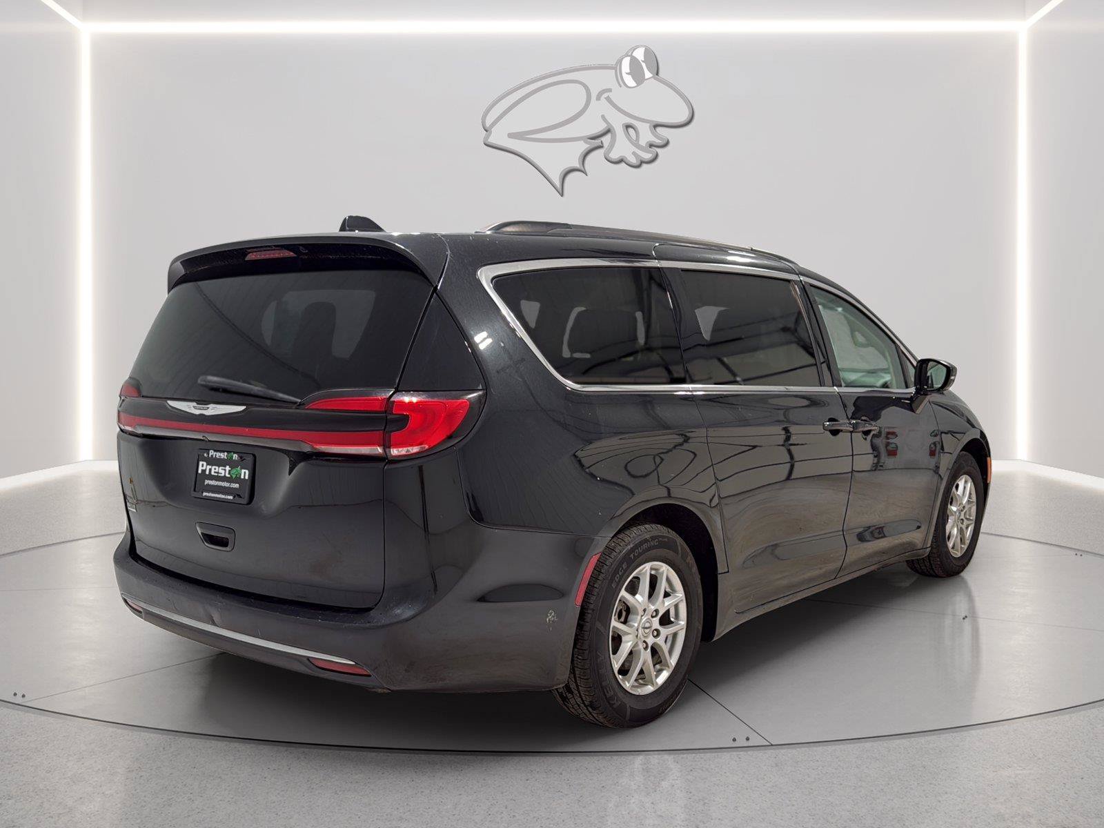 Used 2022 Chrysler Pacifica Touring-L FWD image 5