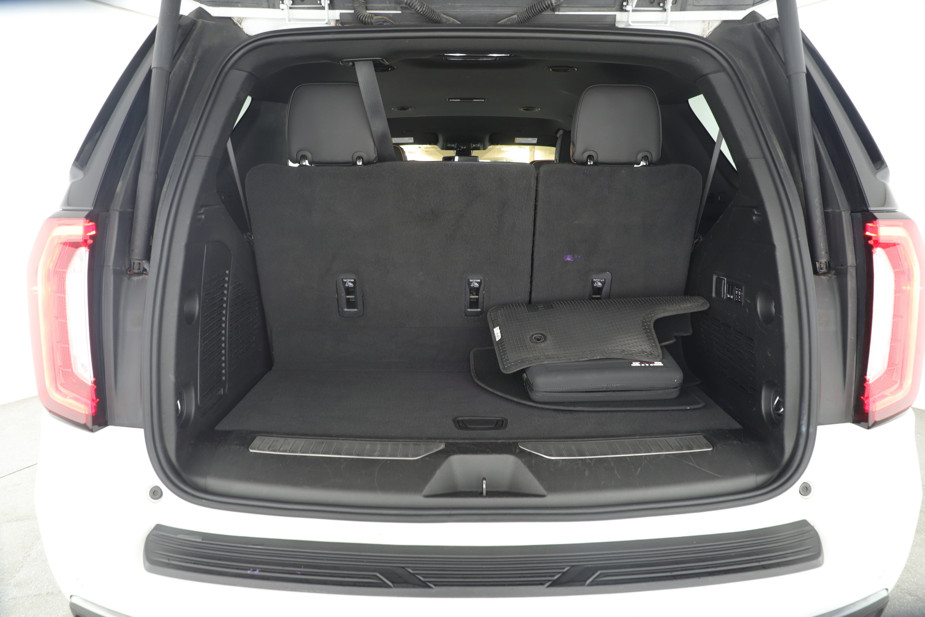 Used 2022 GMC Yukon AT4 w/ Technology Package image 5