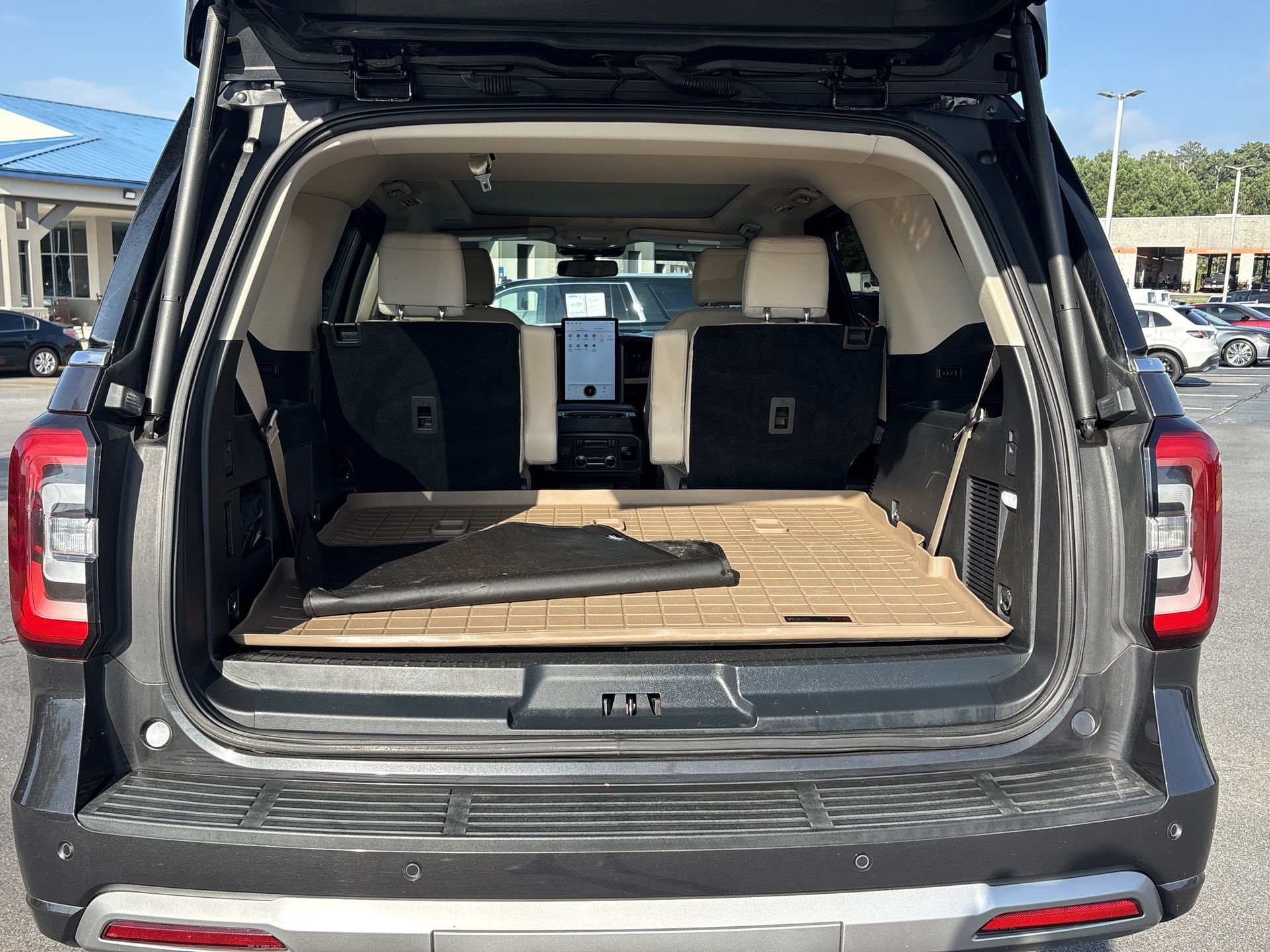 Certified 2024 Ford Expedition Platinum RWD image 25