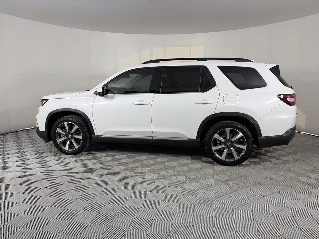 Used 2025 Honda Pilot Elite image 2