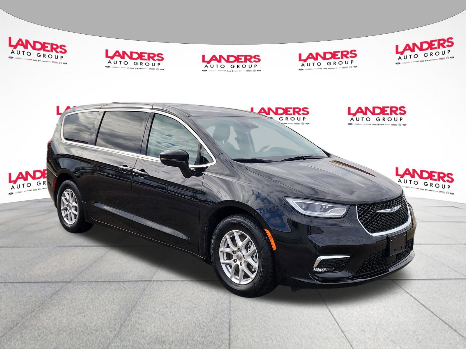 Used 2024 Chrysler Pacifica Touring-L image 7