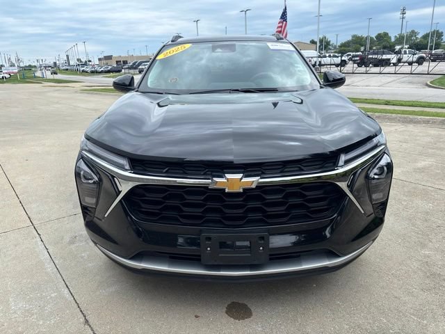 Used 2025 Chevrolet Trax LT FWD image 5