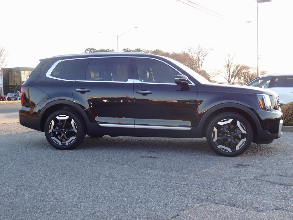 Used 2023 Kia Telluride S image 6