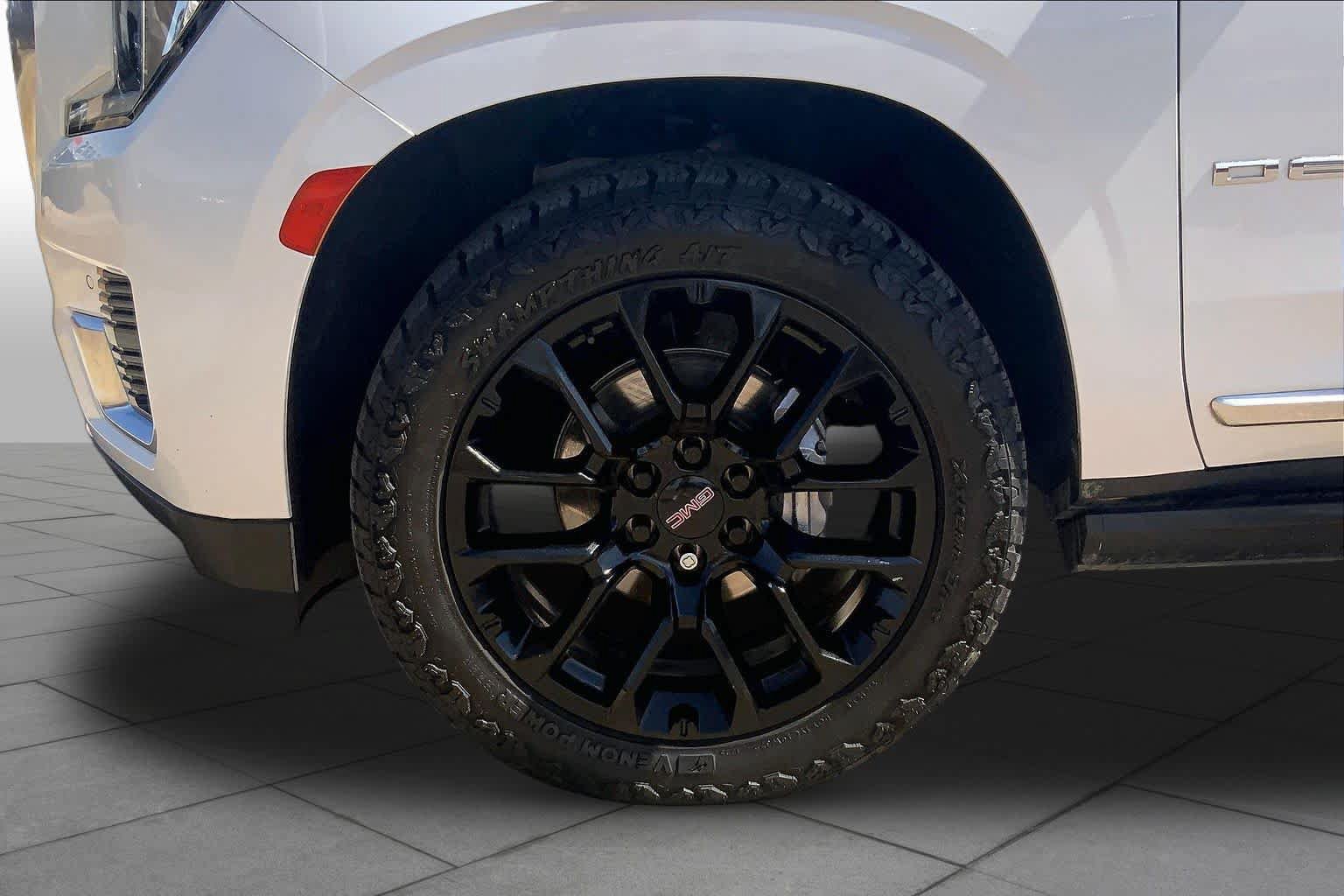 Used 2023 GMC Yukon Denali AWD/4WD image 11