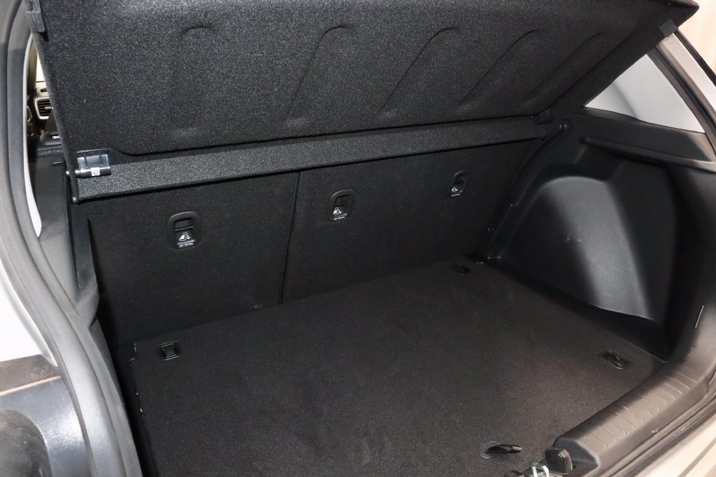 Used 2024 Hyundai Venue SEL FWD image 14