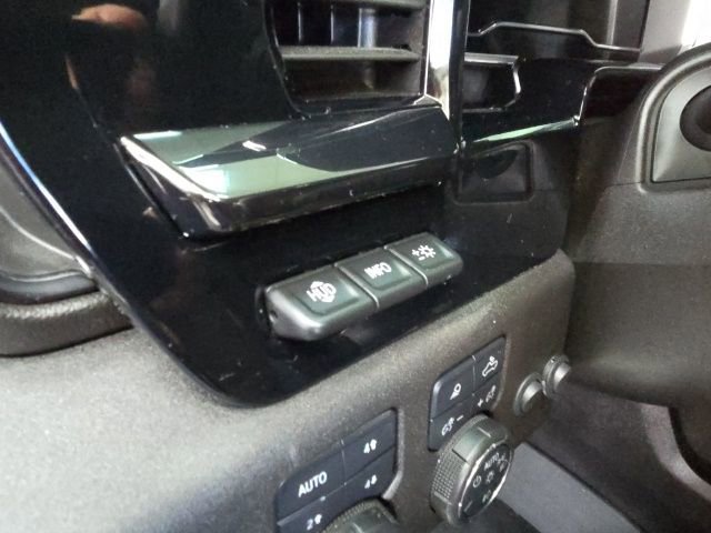 Used 2024 Chevrolet Silverado 2500 ZR2 w/ Technology Package image 33