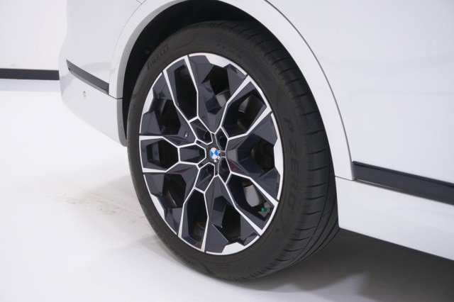 Used 2024 BMW X7 xDrive40i w/ Executive Package AWD/4WD image 6