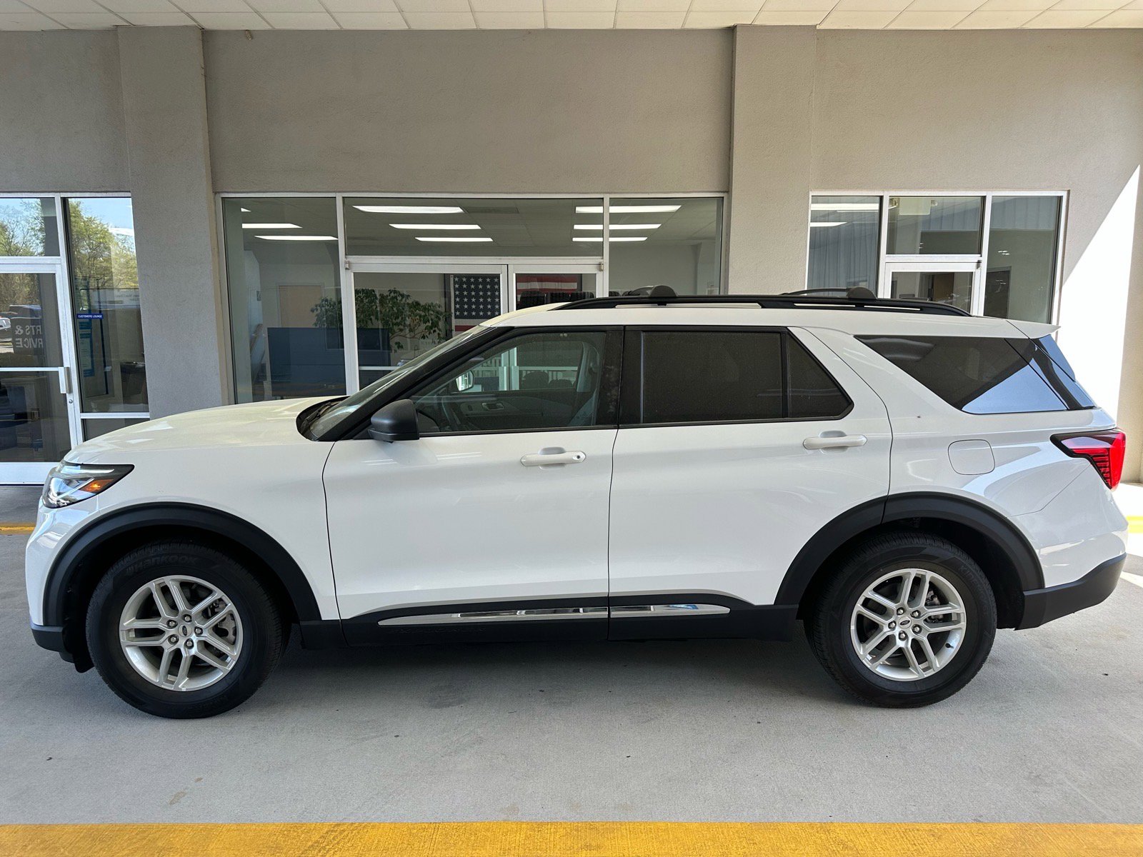 Certified 2025 Ford Explorer Active w/ Active Comfort Package RWD image 4