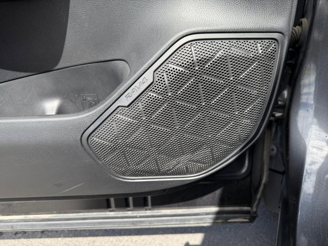 Used 2021 Toyota RAV4 XLE w/ Convenience Package image 28