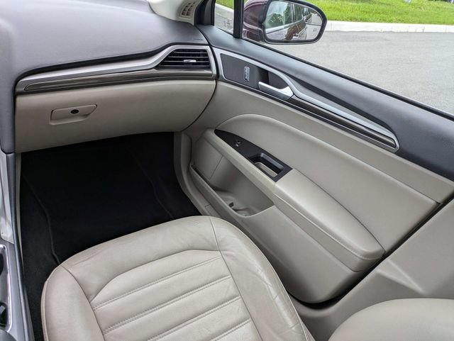 Certified 2017 Ford Fusion SE w/ Fusion SE Technology Package FWD image 16
