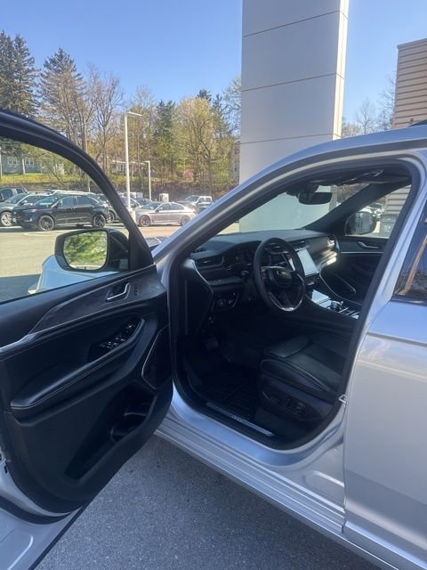 Used 2023 Jeep Grand Cherokee Overland AWD/4WD image 14