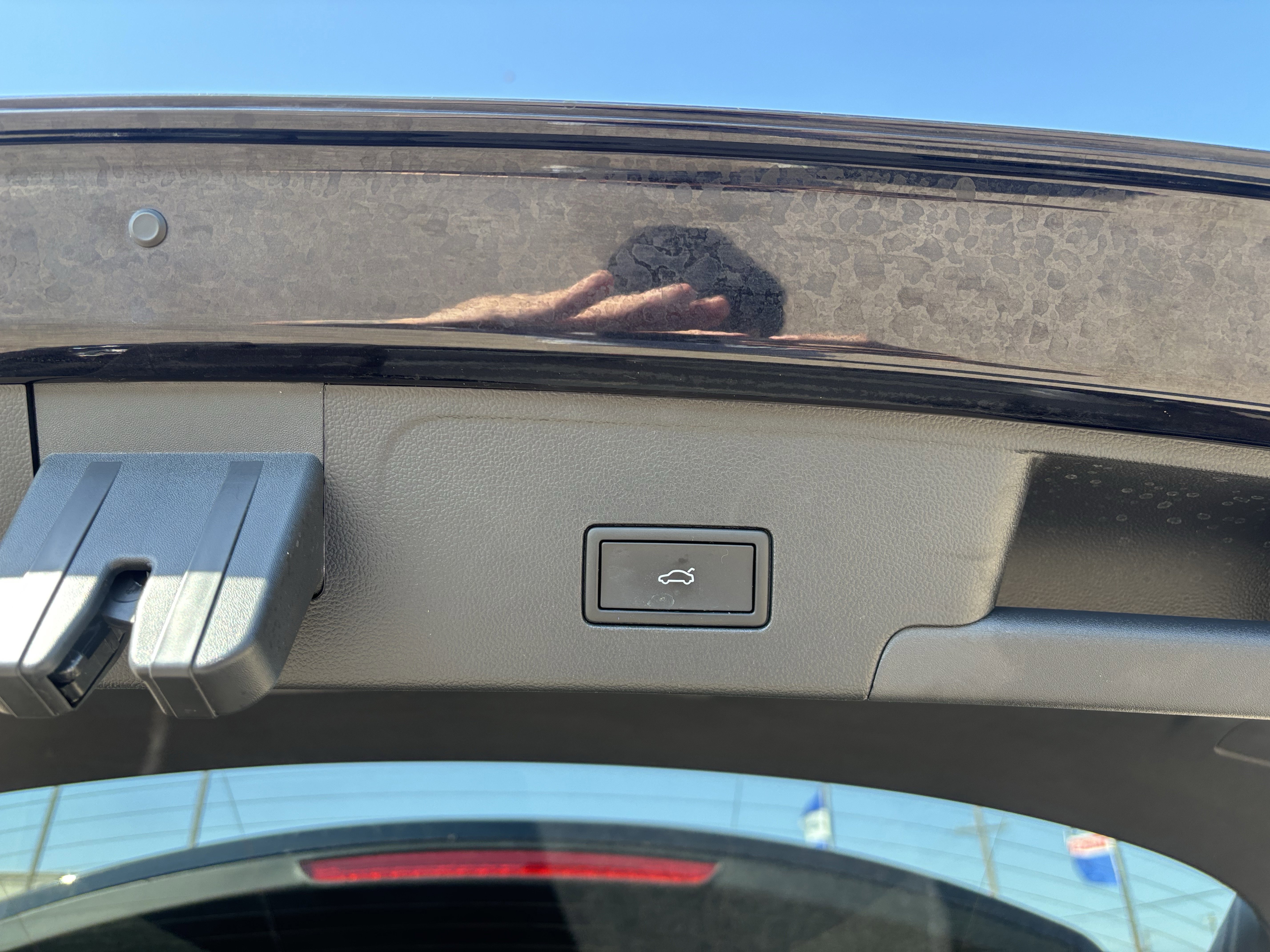 Used 2025 Volkswagen Atlas Cross Sport SEL R-Line image 19