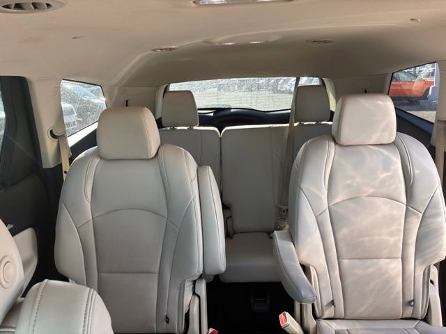 Used 2023 Buick Enclave Essence AWD/4WD image 11