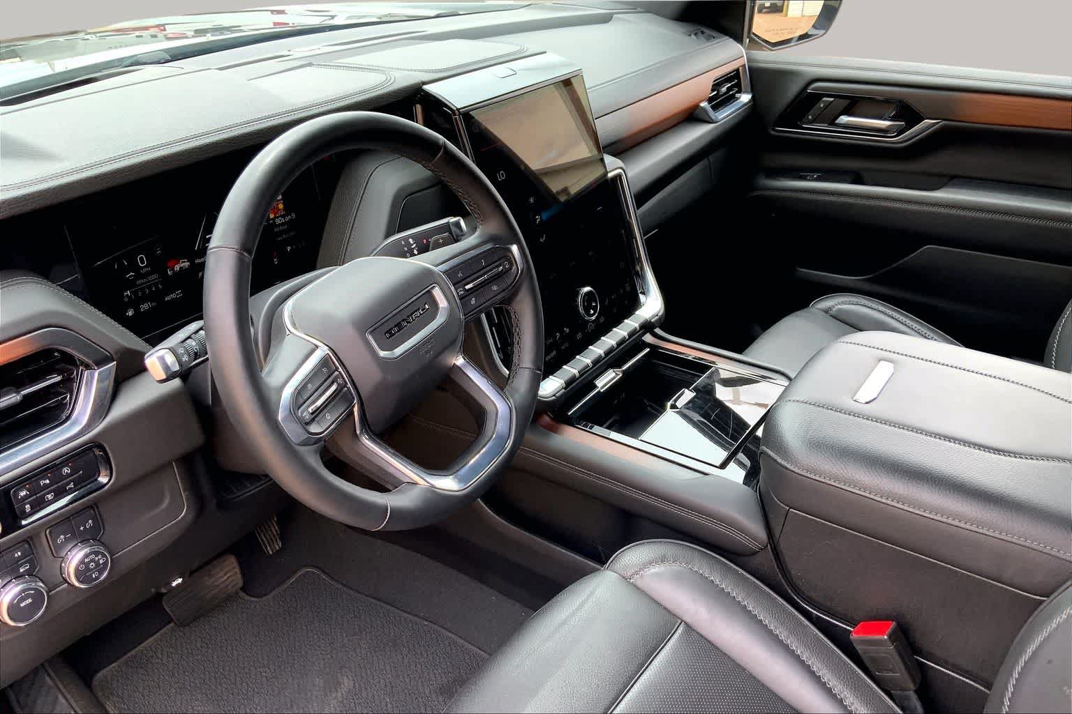 Used 2025 GMC Yukon XL Denali AWD/4WD image 18