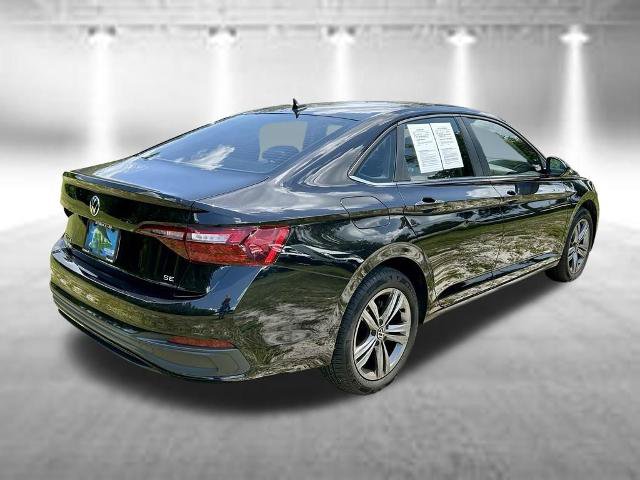 Used 2023 Volkswagen Jetta SE w/ Panoramic Sunroof Package FWD image 5
