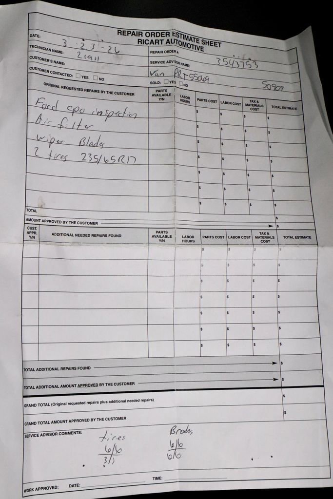 Used 2024 Kia Carnival LX image 12