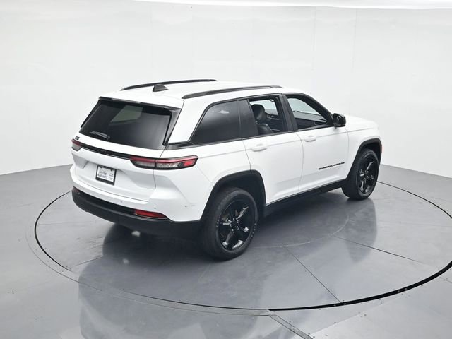 Used 2023 Jeep Grand Cherokee Altitude RWD image 37