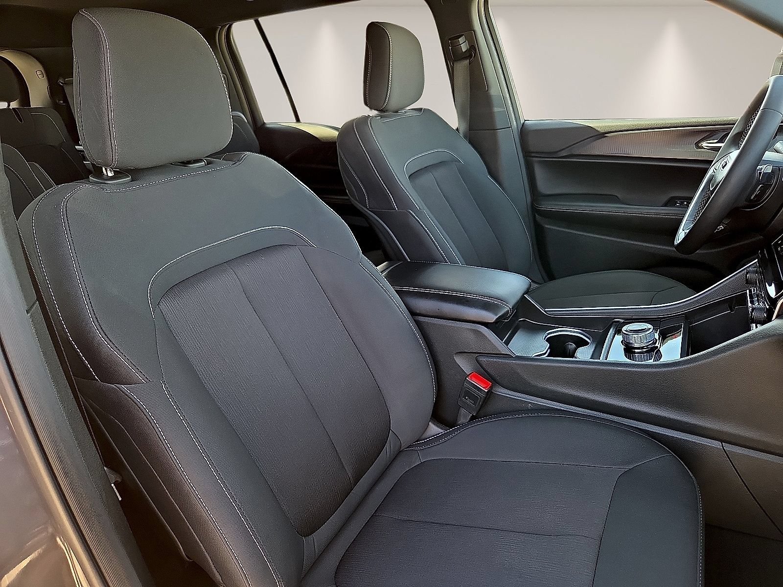 Used 2025 Jeep Grand Cherokee L Laredo RWD image 8