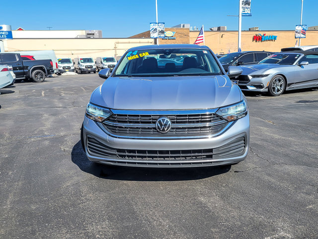 Used 2024 Volkswagen Jetta SE image 8