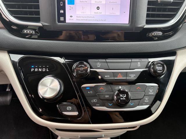 Used 2023 Chrysler Voyager LX FWD image 23