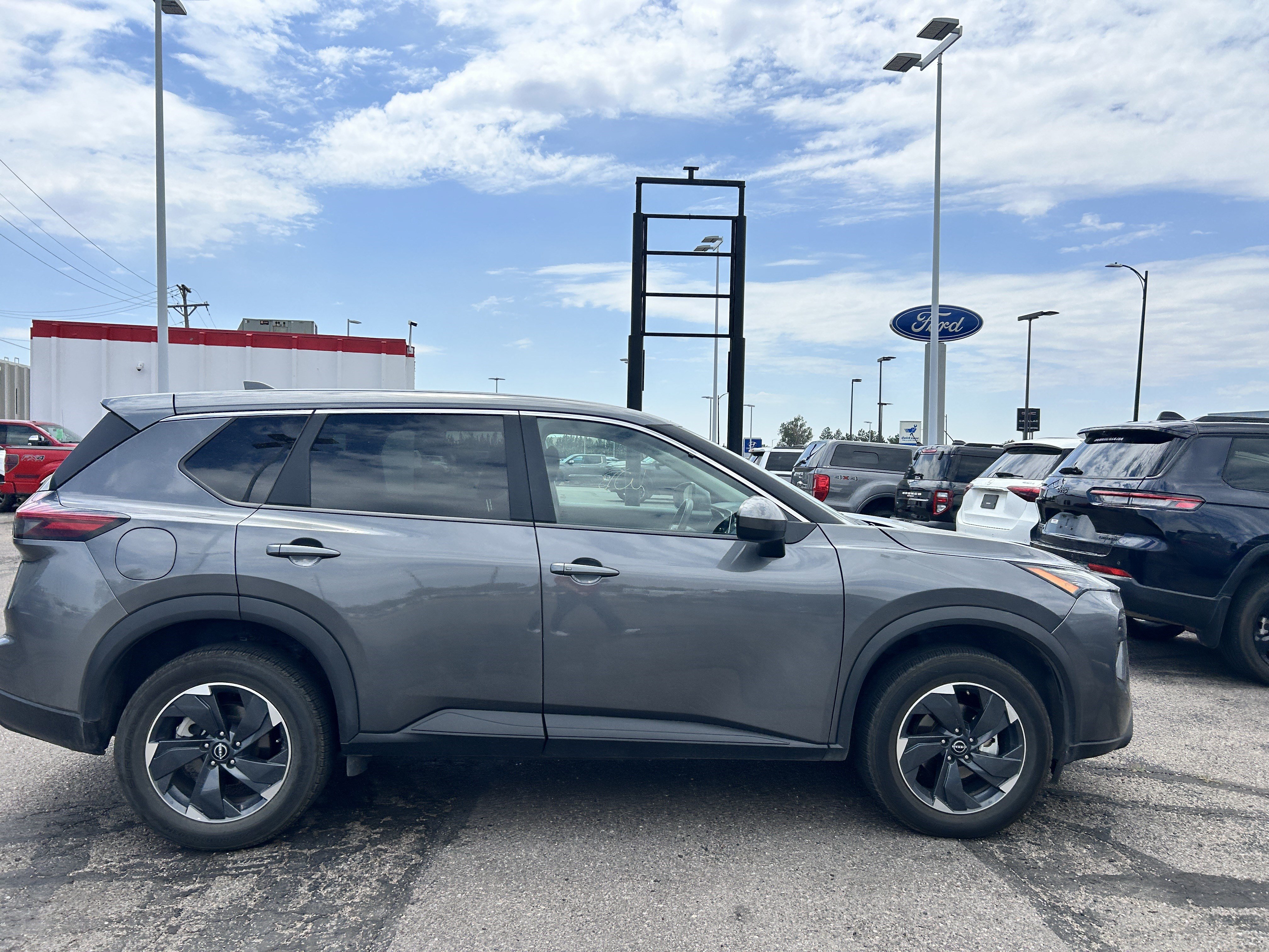 Used 2025 Nissan Rogue SV AWD/4WD image 6