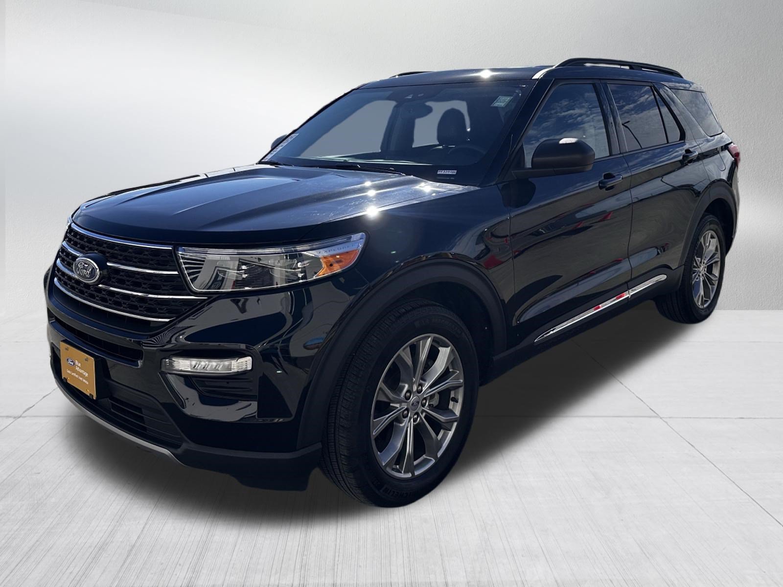 Certified 2023 Ford Explorer XLT w/ Equipment Group 202A AWD/4WD image 3