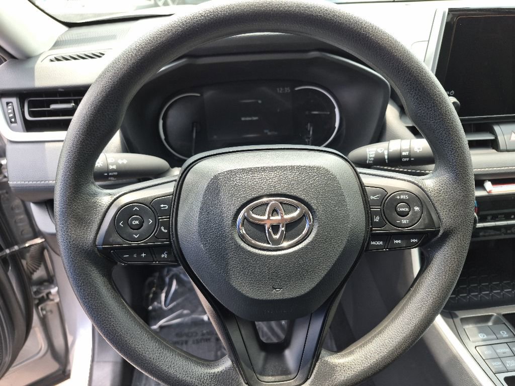 Used 2025 Toyota RAV4 XLE AWD/4WD image 10