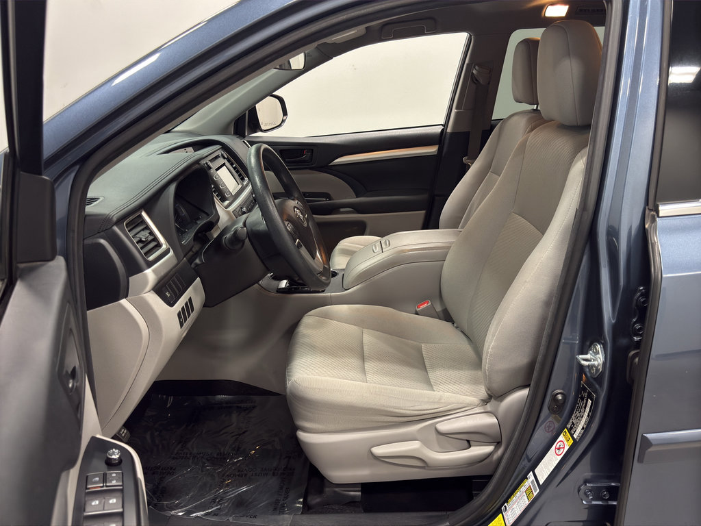 Used 2017 Toyota Highlander LE image 10