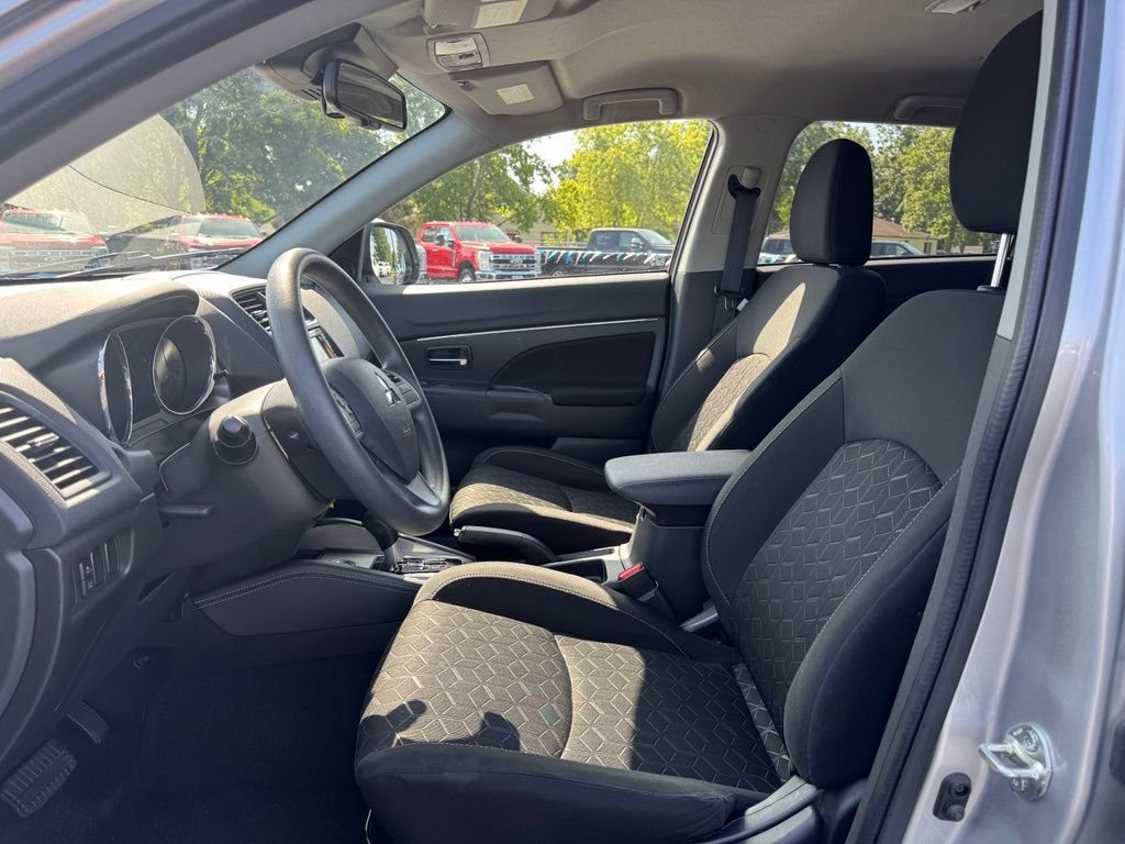 Used 2025 Mitsubishi Outlander Sport SE AWD/4WD image 5