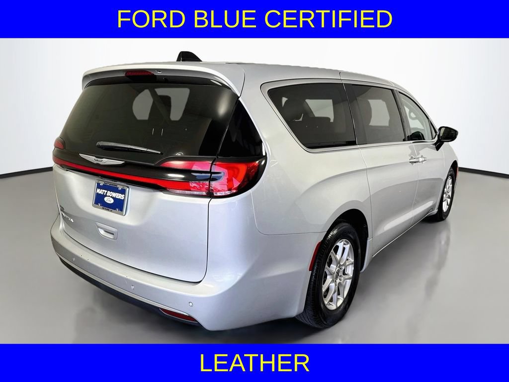 Used 2024 Chrysler Pacifica Touring-L FWD image 7